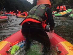 -安吉龙王山峡谷漂流