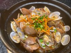 -何妹湿辣牛肉·粤式烧烤砂煲(桂雅路店)