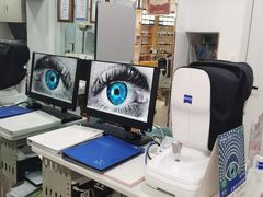 -豪门视光·星趣控·蔡司依视路眼镜代理商(中央大街店)