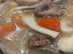 鲜茄杂菌牛肉煲-裕记烧腊连锁餐饮(国商分店)