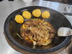 -粘豆包柴火铁锅炖