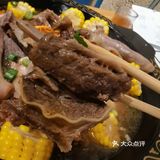 在东岭南街，临近刘老根大舞台的牛大骨！