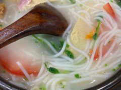 蒙自过桥米线-麦麦山云南菜(复地活力城店)