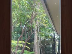 -Chom Cafe and Restaurant