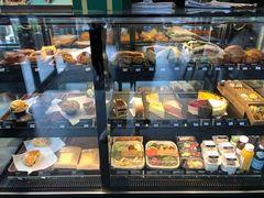 面包甜点陈列柜-星巴克(美丽华花园店)