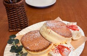 Soufflé Pancake with Salted Cream
