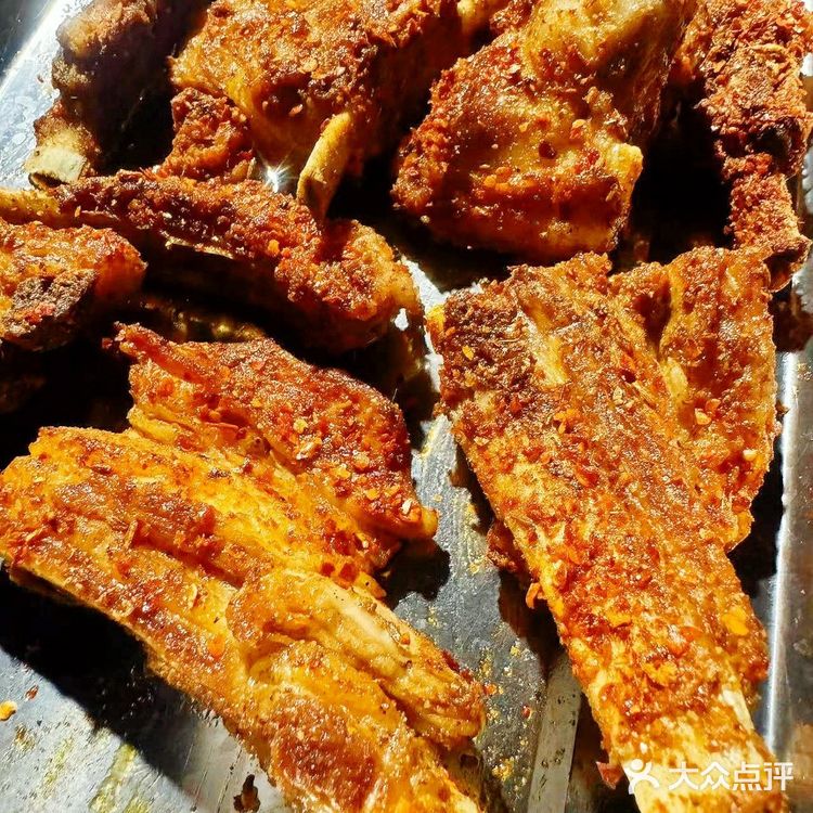 开开心心吃户外烧烤涮肉 