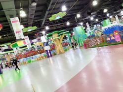 -维佳童话镇演出现场(徐东店)
