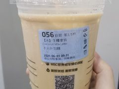 -瑞幸咖啡(岳家嘴地铁站店)