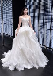 点击看大图 -Renee芮亦婚纱