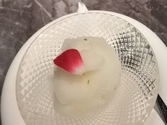 蜜桃冰淇淋-LESCEDARS Brasserie Bistro香柏树