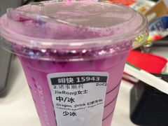 Dragon&nbsp;Drink&nbsp;幻紫生咖（中杯）-星巴克(古美路店)