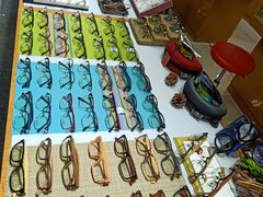 -三叶眼镜城批发市场(上海火车站店)