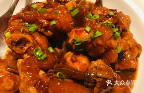 Braised Pig Trotter with Mushrooms