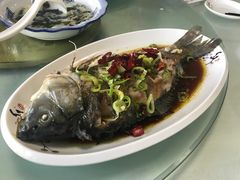 葱油鲤鱼-镜泊湖聚仙楼鱼馆