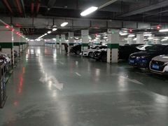 -奥特莱斯停车场