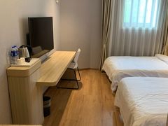 -怡莱酒店(上海大学店)