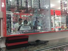 -朱师傅眼镜·蔡司·依视路·尼康(市先进店)