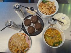 -W COLLECTIVE  DESSERT SHOP