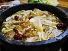 -南渝食府.墨脱石锅松茸鸡