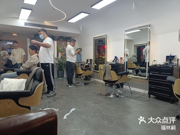 逸丝风尚理发店