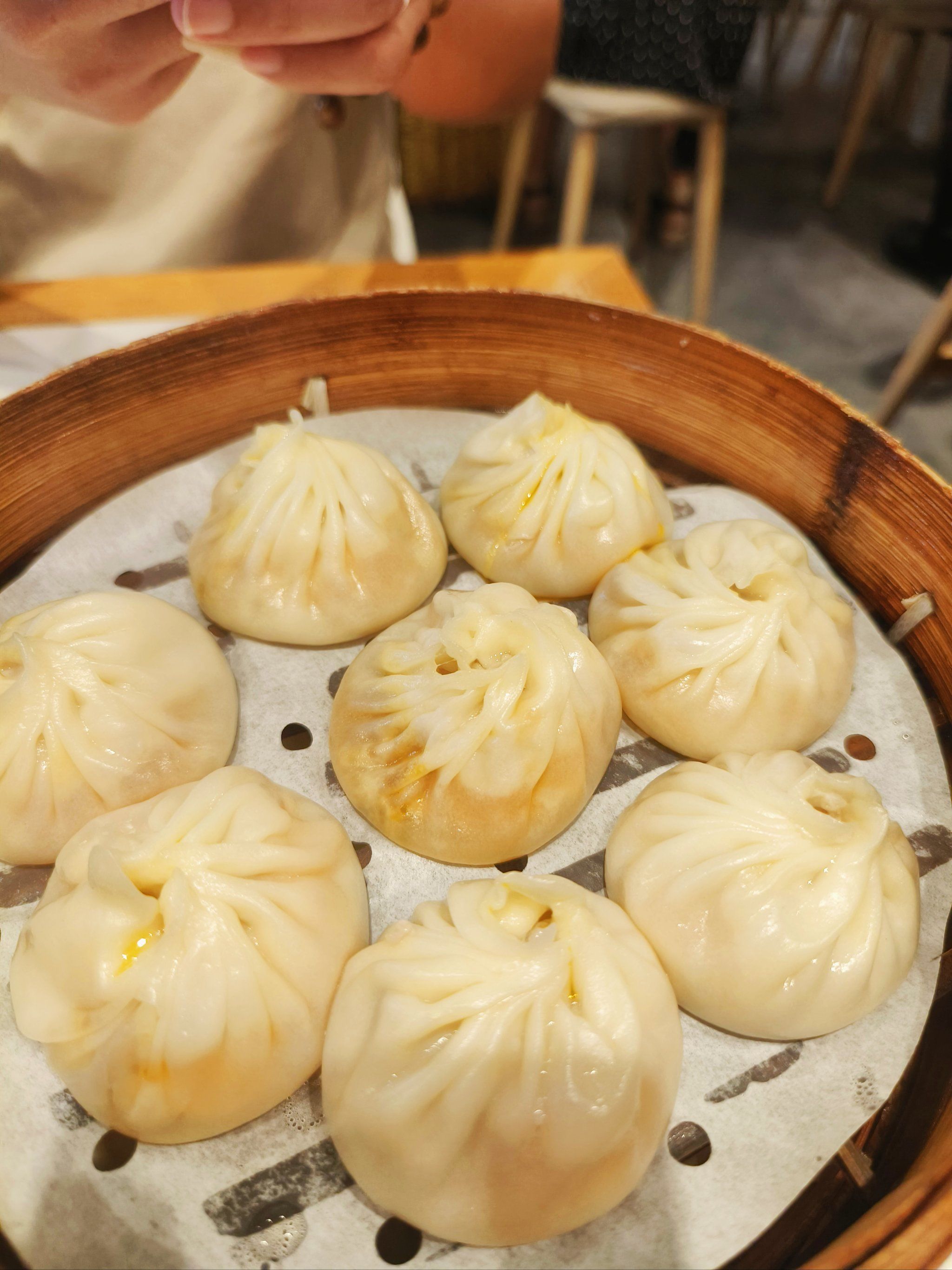 给100分的蟹粉小笼包