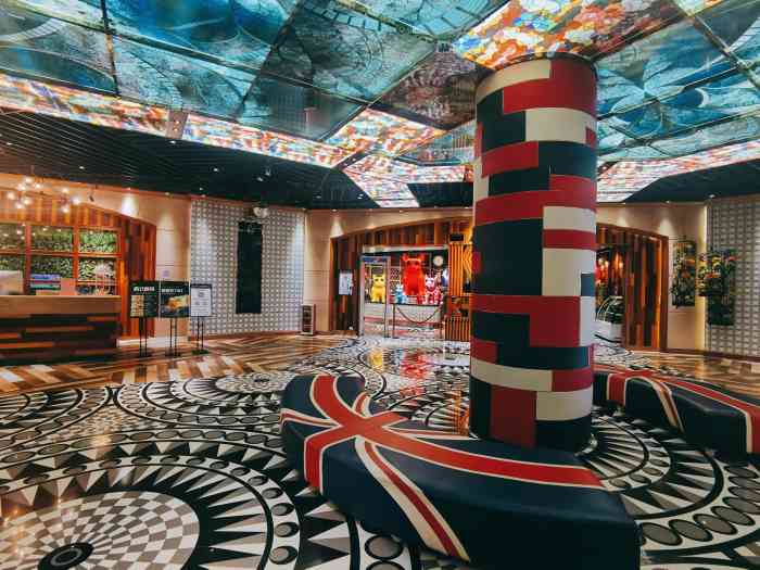 k 全国连锁ktv(绿地缤纷天地店)-"音响效果不是很好,还有灯光也不好看