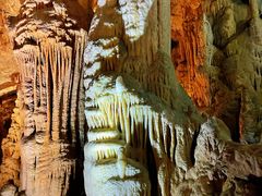 -波斯托伊纳溶洞