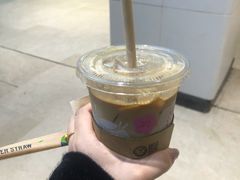 -瑞幸咖啡(岳家嘴地铁站店)