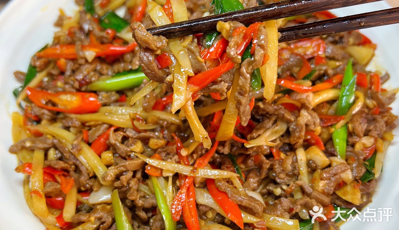 仔姜牛肉丝，香辣下饭，我妈说可以原地开店了 [亲亲]