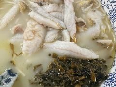酸菜野生黄鱼面-明呈黄鱼面馆(斜土路店)