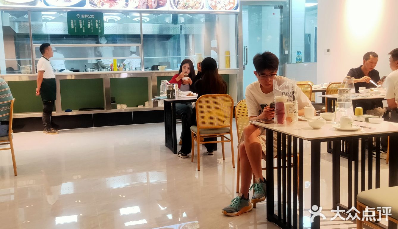 金融城新开一家现切菜品餐厅