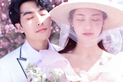 -雪中彩影婚纱摄影·微光艺术中心