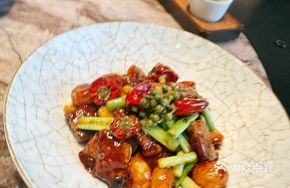 Stewed Beef with Fresh Flower Peppercorns in Stone Pot