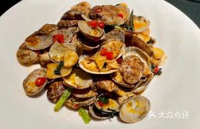 Stir-fried North Sea Small Clams with Black Bean and Green Pepper