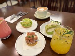 开心果树莓泡芙-Ten Olives甜点