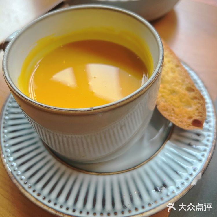 于喧哗闹市中兼得美食与片刻宁静～