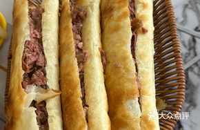 Stewed Pork and Donkey Meat Fire Cake