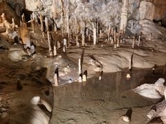 -波斯托伊纳溶洞