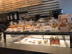 面包甜点陈列柜-喜茶(上海打浦桥日月光gelato lab+店)