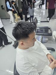 点击看大图 -宫铭烫发染发接发店