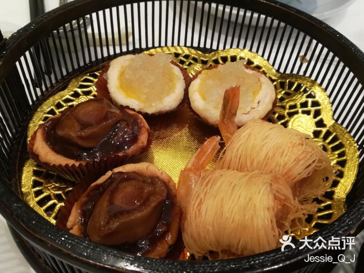 八月花 旺角朗豪坊店 因为住在附近所以找了一天去吃午餐 虽然不 大众点评移动版