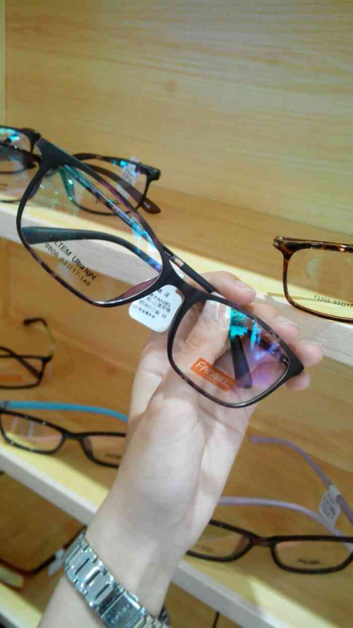 乐视眼镜生活-"一次非常超值和满意的团购,店铺明亮,品类.