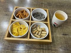 -愉肴麻辣香锅(中山路店)