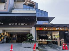 -吴山花鸟城-停车场