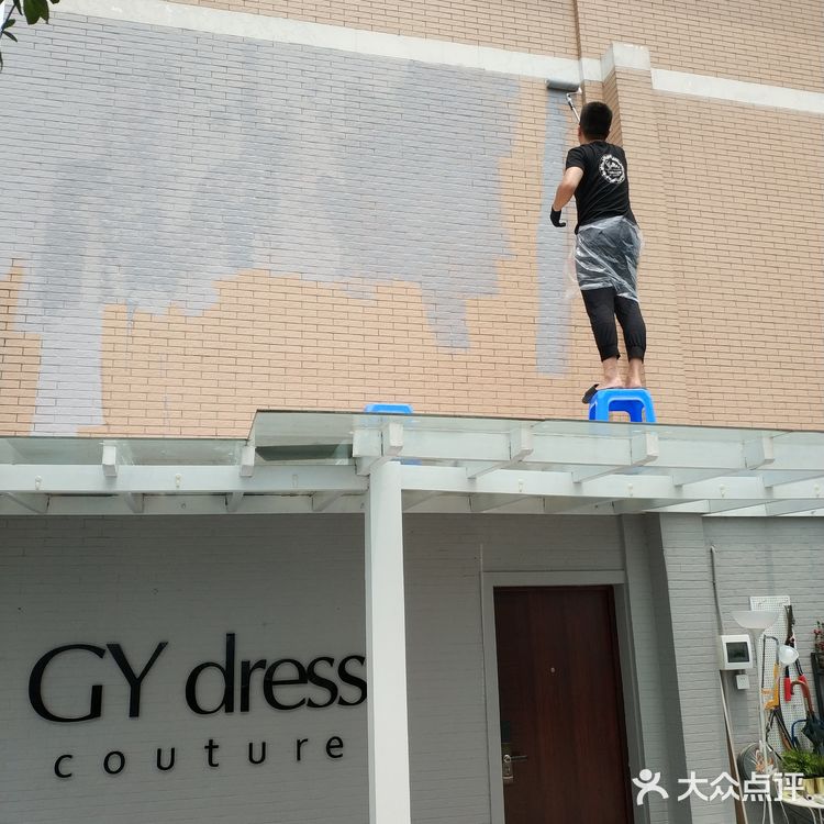 果儿鱼儿是间婚纱店,也是我们的家