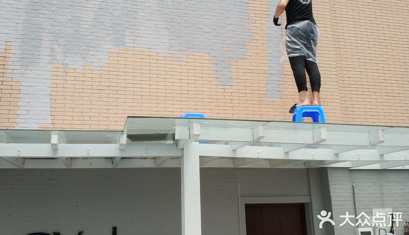 果儿鱼儿是间婚纱店，也是我们的家