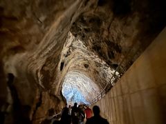 -波斯托伊纳溶洞