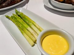 烤新鲜芦笋配荷兰酱-茹丝葵经典牛排馆(上海外滩店)