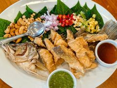 -Chom Cafe and Restaurant